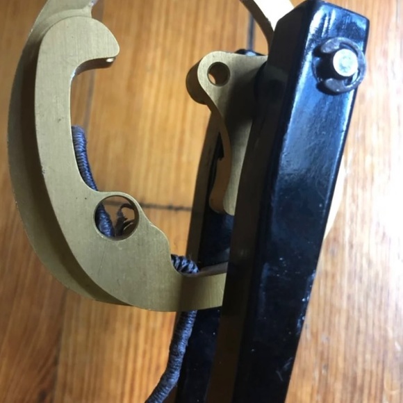 Right hand bow by Stacey Targhee - Picture 4 of 5